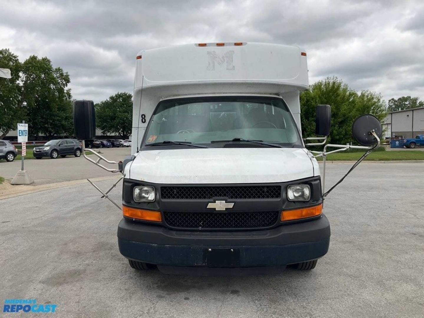 2012 White /Gray Chevrolet Express (1GB3G3BG2C1) with an V8 engine, Auto transmission, located at 1725 US-68 N, Bellefontaine, OH, 43311, (937) 592-5466, 40.387783, -83.752388 - Photo#4